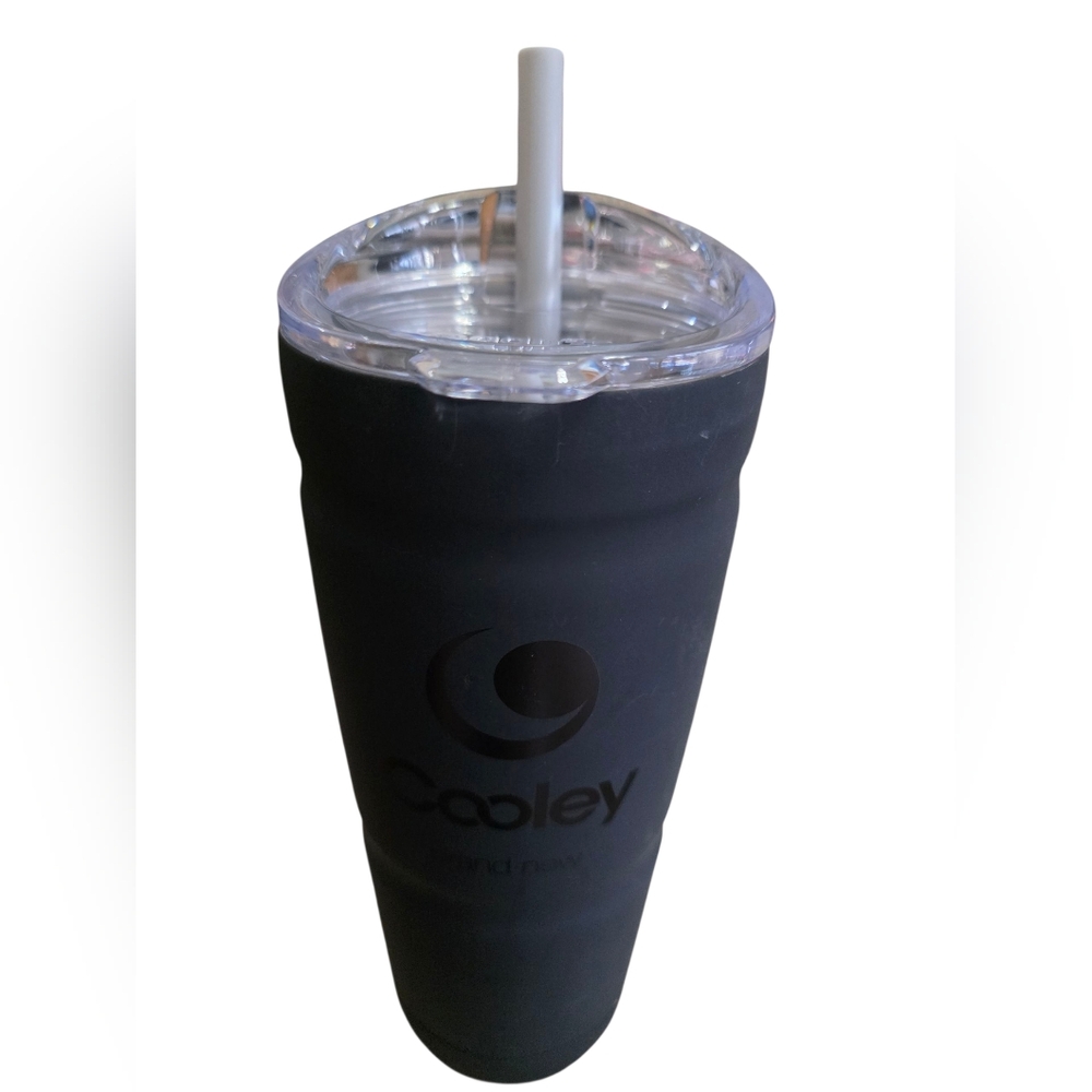 Black Tumbler with Straw🖤🖤